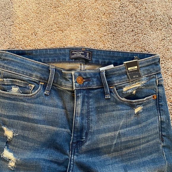 NWT RIPPED JEANS - Picture 3 of 4